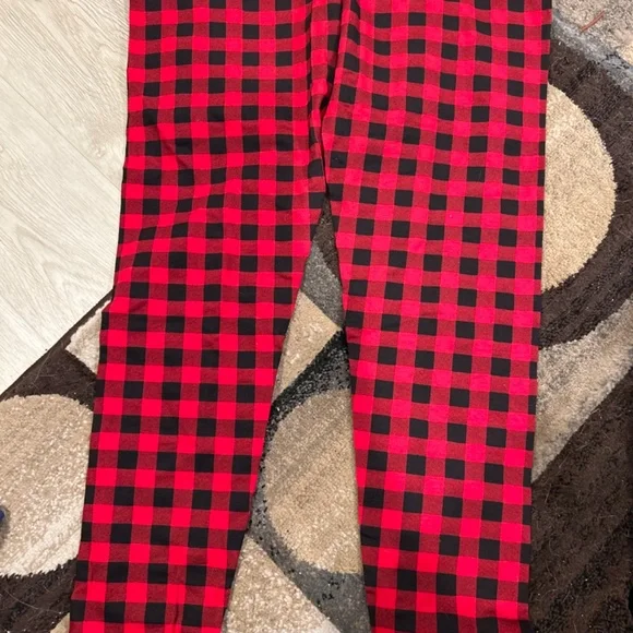 Old Navy 4-Way Stretch Maternity - Picture 3 of 4